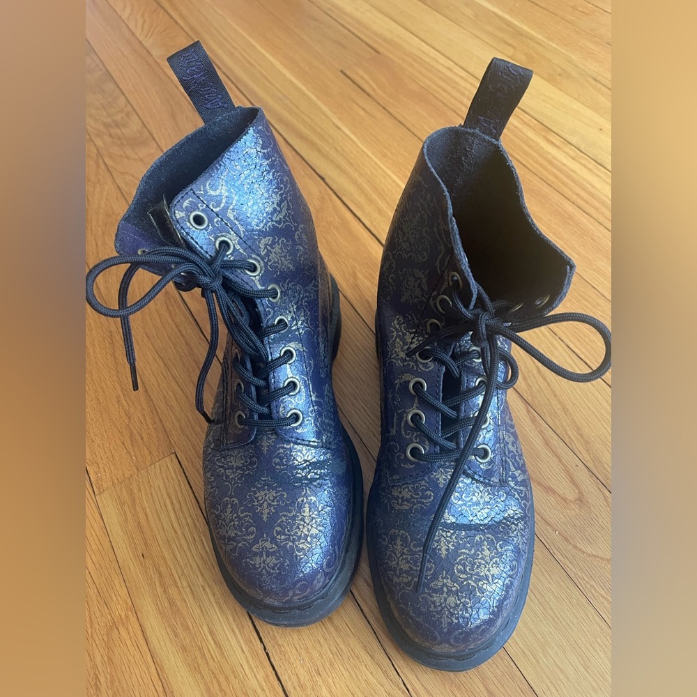 Beautiful Dr. Martens 1460 Gold Brocade Surya - Picture 2 of 13